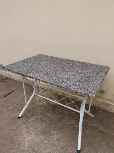 mesa sem as cadeiras pedra de granito medi  110x70,cm