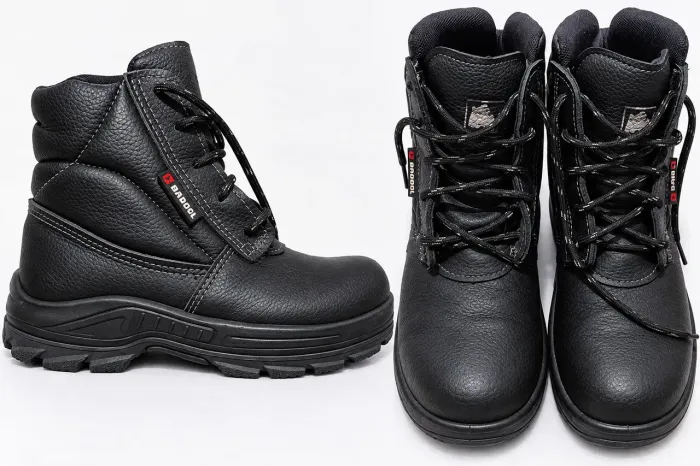 Bota impermeável Tam 40 material de qualidade