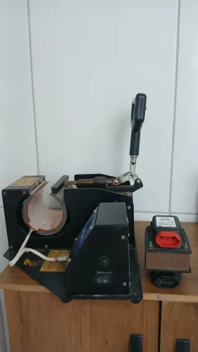 Prensa térmica para canecas e garrafas com gerador