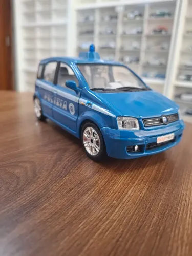 Miniatura Police Burago 1/24 Fiat Panda Polizia Italiana