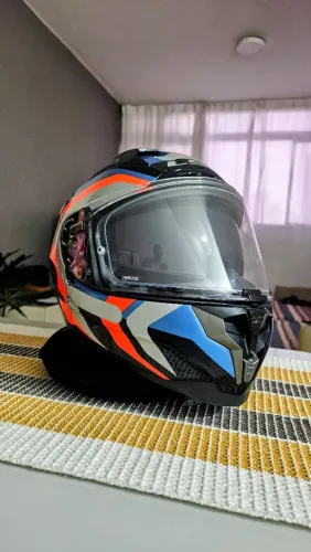 CAPACETE LS2 EM ESTADO DE NOVO