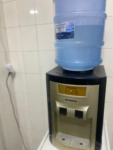 Bebedouro Mondial compressor funcionando
