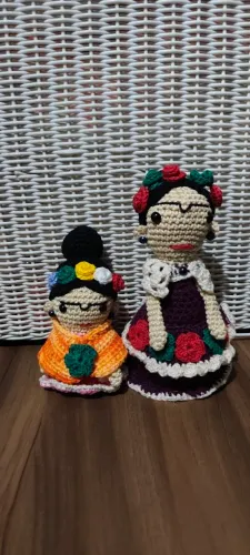 PAR DE BONECOS AMIGURUMI - FRIDA KAHLO