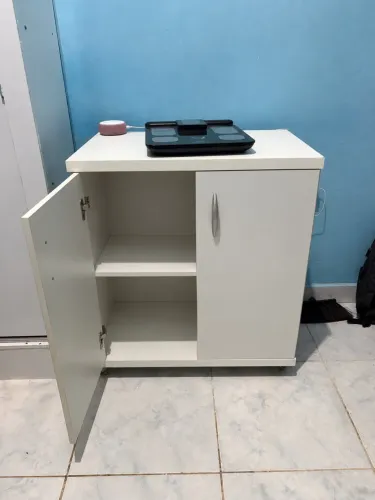 Armário branco duas portas
