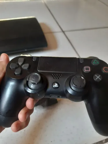 Ps3 destravado dois controle de ps4 original 