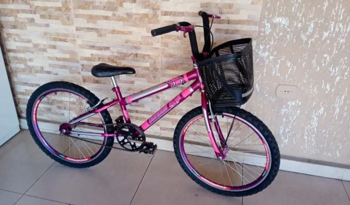 Bicicleta aro 24 novinha linda 