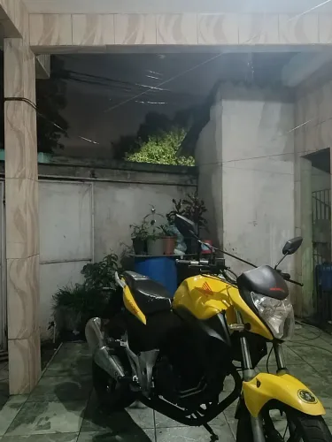 CB 300, moto vela fina