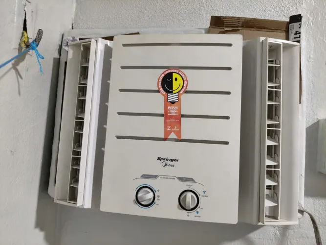 Ar Condicionado de Janela 7500 BTUs, 220V