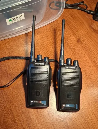 Kit Par 2 Radio Baofeng 777s Walk Talk Comunicador 16 Canais