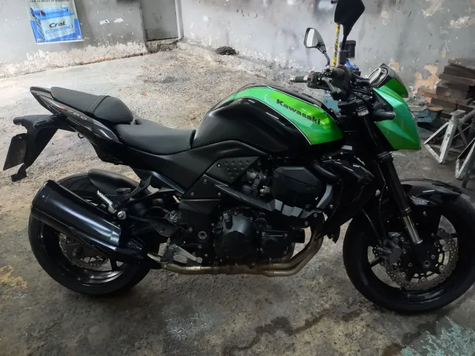 Z750 em ótimo estado