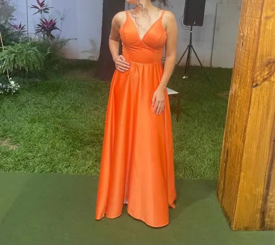 VENDO DOIS VESTIDOS DE FESTA, USADO APENAS 1 VEZ