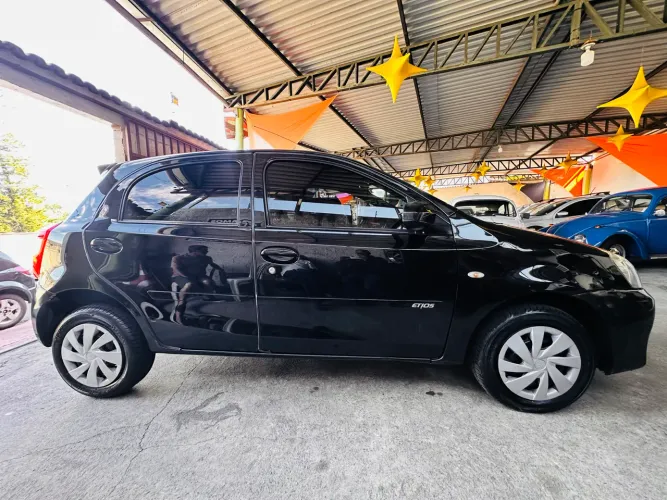 Toyota Etios X 1.3 Flex 16V 5P Mec. 2014