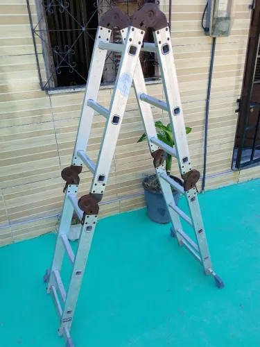 Escada articulada