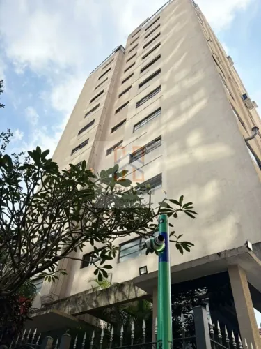 NO CORAÇÃO DE PINHEIROS, ANDAR ALTO, COM VAGA