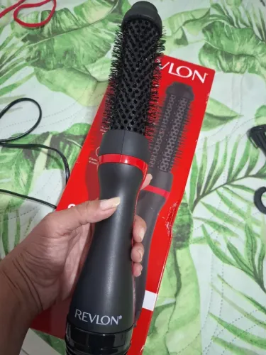 Escova secadora Revlon, sem uso, NOVA.