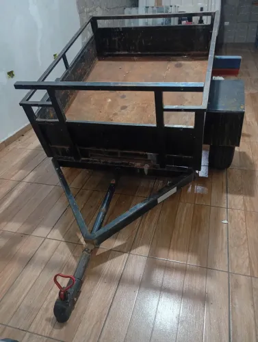 Vendo carretinha semi nova