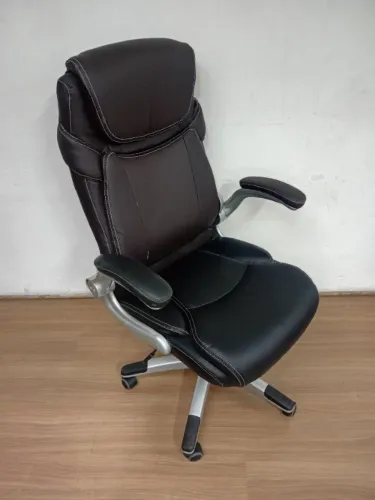 Cadeira de Escritório Presidente Marrom e Preto
