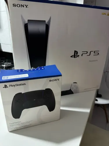Sony PlayStation 5 Standard 825GB 2 controles novos originais
