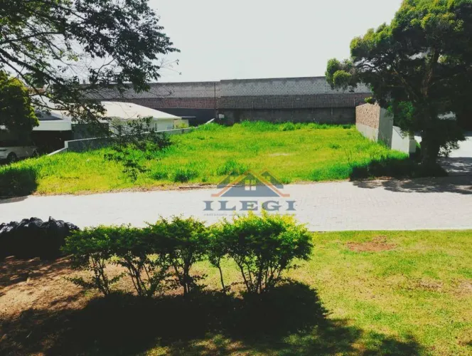 Terreno plano à venda no Condomínio Jardim Europa, localizado na cidade de Vinhedo.