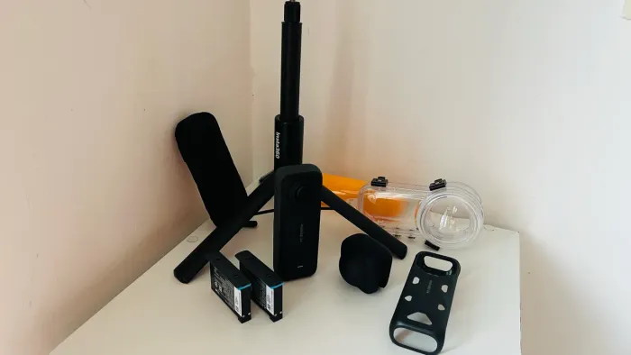 Insta 360 X4 bastão invisível + tripé, bateria extra, protetor de lentes e case mergulho