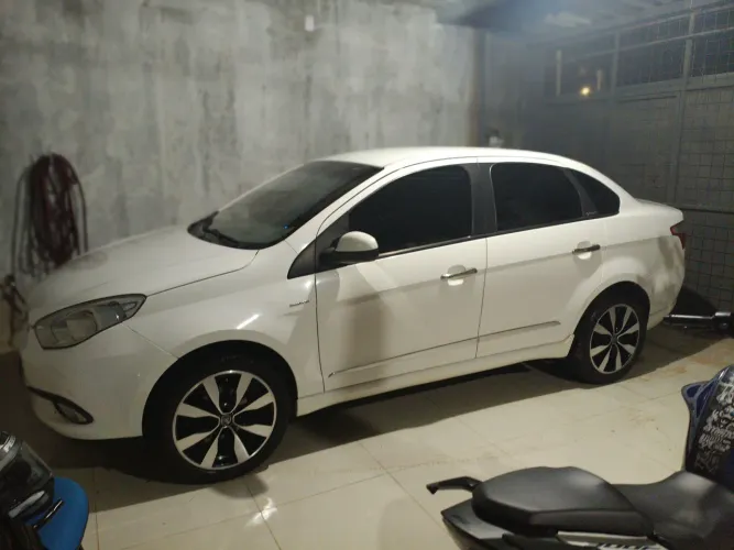 Fiat Grand Siena Essence Dual. 1.6 Flex 16V 2015