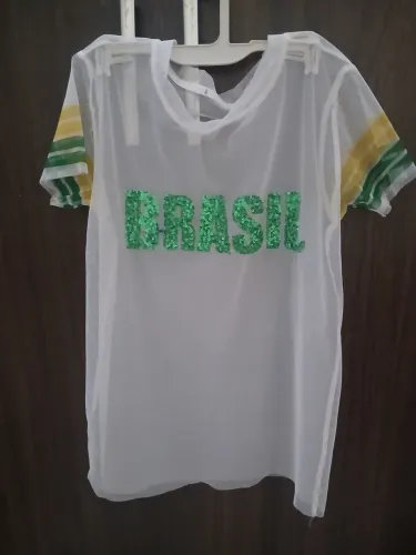 CAMISETA BRASIL COM PAETÊS - PERFEITA PARA A COPA DO MUNDO!