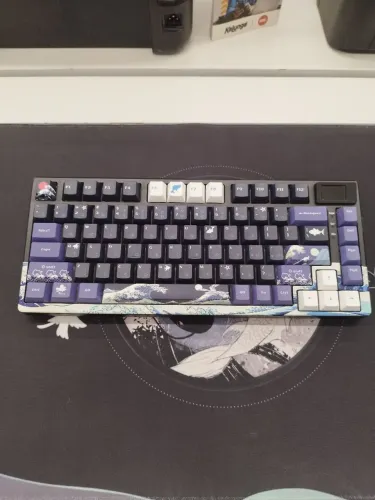 ? Combo Teclado Mecânico Womier S-K80 + Mouse Pad Gamer 90x40 Tema Japonês RGB