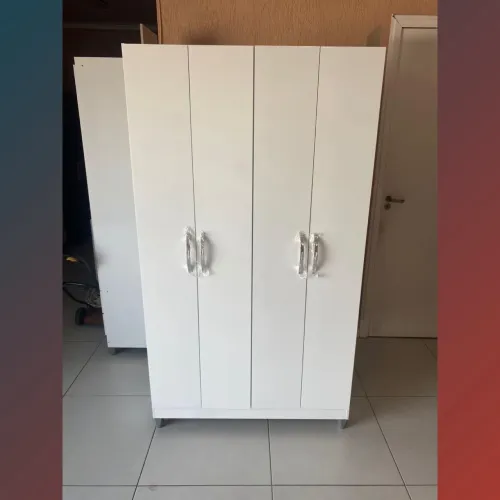 Armario multiuso com prateleiras - entrego