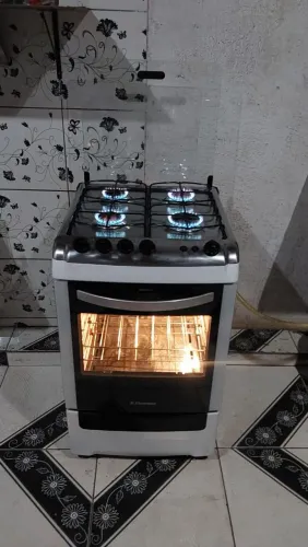 ÓTIMO FOGÃO ELECTROLUX 4 BOCAS COM ACENDIMENTO AUTOMÁTICO 