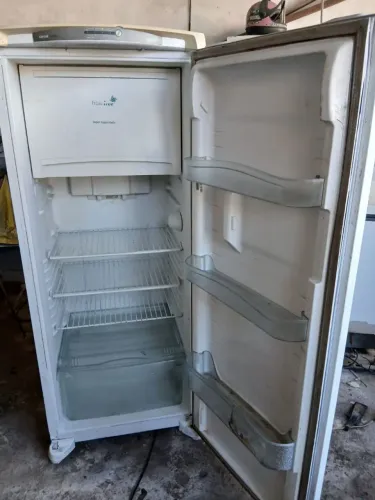 GELADEIRA FRÓESFRE COM GARANTIA E ENTREGAR