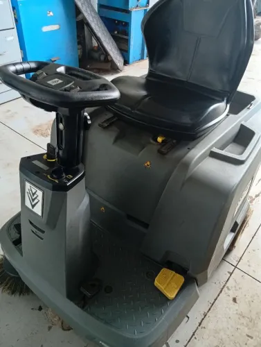 Varredeira Elétrica Karcher com carregador