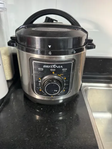 Panela de pressão Britânia