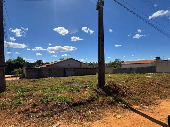 Lote de esquina St. American Park em Aparecida de Goiânia
