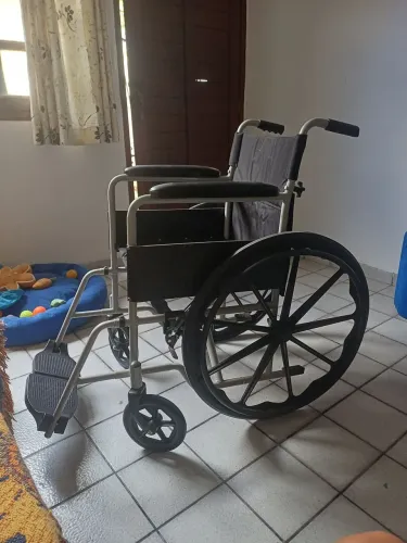CADEIRA RODAS SEMI NOVA