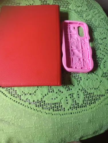 Capa de tablet e capa de celular 