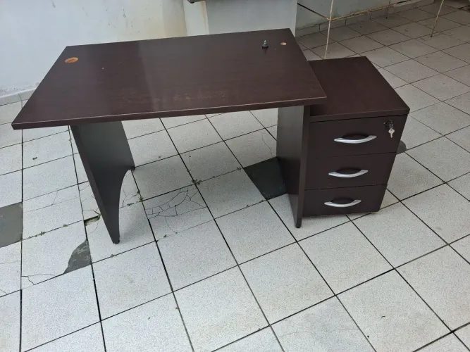 Vendo mesas para escritório, em ótimo estado!!