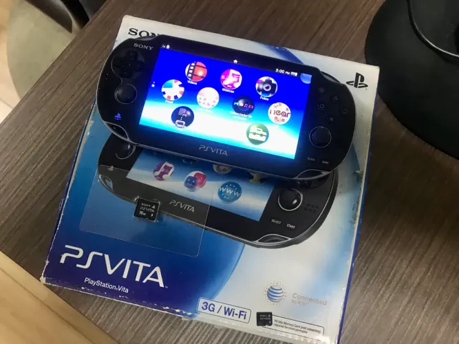 PS Vita Oled com 2 Cartões de Memória 