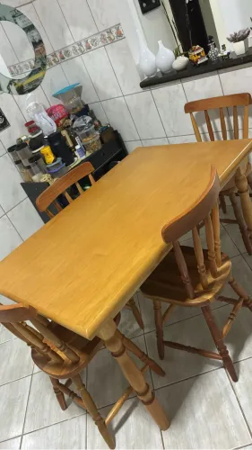 Mesa de madeira 4 lugares