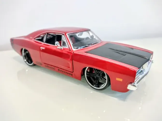 Miniaturas carros Diecast 1/24 Maisto Dodge Charger R/T 1969 - Metal - Colecionador - Novo
