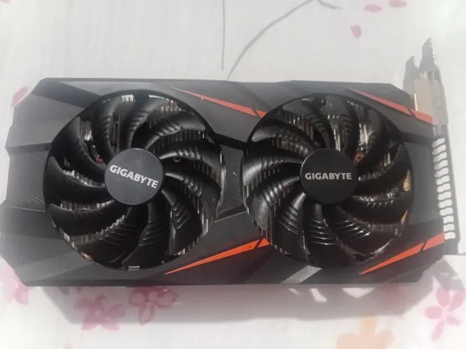 VENDO PLACA DE VÍDEO USADO. QUANDO FOI RETIRADO ESTAVA FUNCIONANDO PERFEITAMENTE.