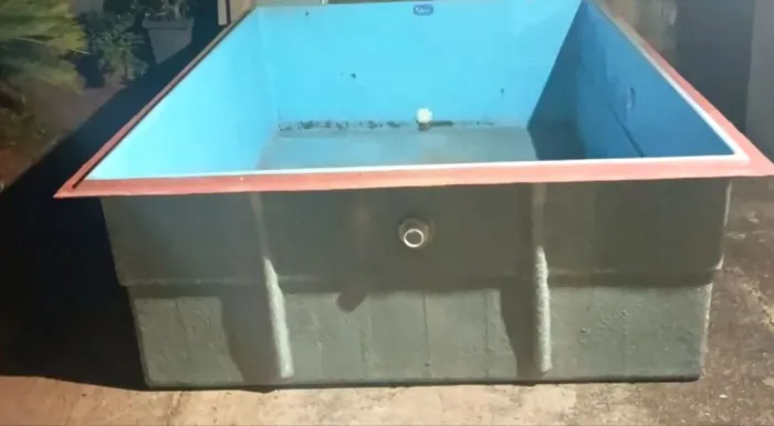 Piscina de fibra nova