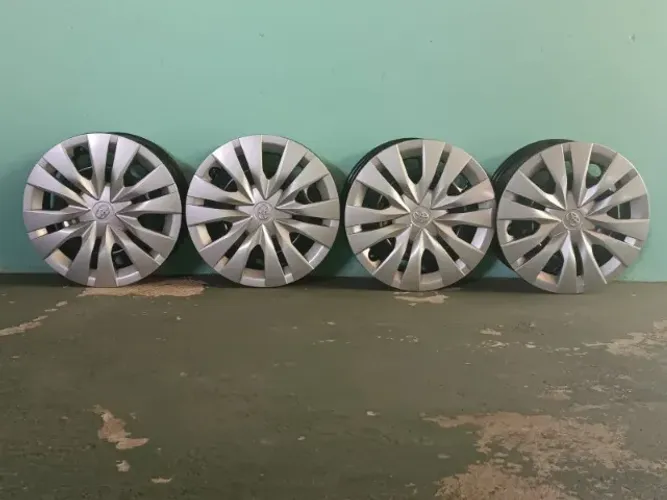 Jogo 4 rodas de aço originais Toyota Yaris Aro 15 + 4 calotas originais