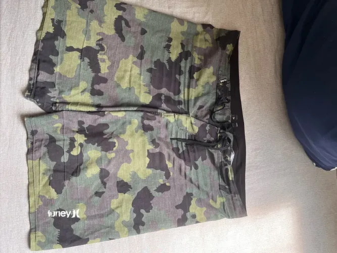 Short Hurley militar 