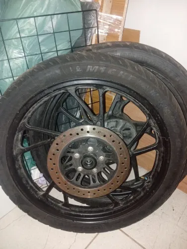 Vendo aro Fan 160 em ótimo estado era da minha moto de uso
