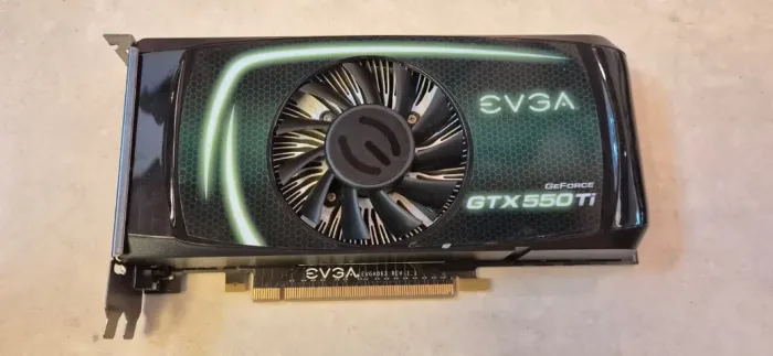 Placa de vídeo EVGA GTX 550 Ti 1GB GDDR5