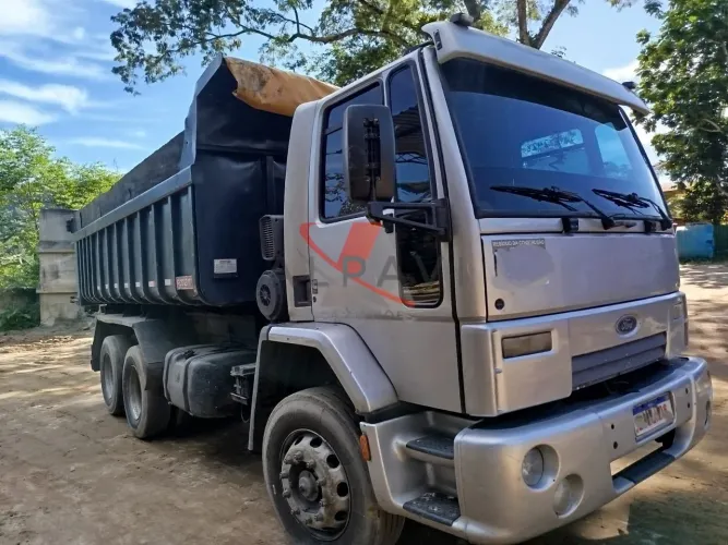 Ford Cargo 2428 2011 6x2 Caçamba<br>