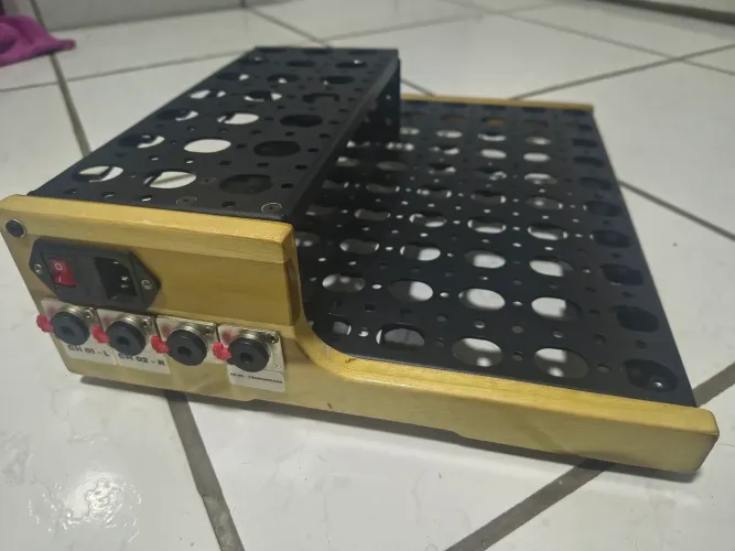 Pedalboard Hands Vertex 30x40 