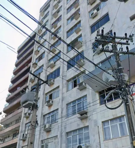 Alugo Sala Comercial Com 87 Metros no Ed. Tiradentes