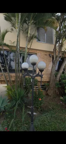 Poste de Iluminação para Jardim - 3 Globos | Estilo Clássico