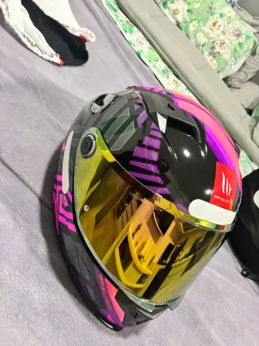 Capacete MT Helmets Zebra Braker zerado, acompanha viseira transparente